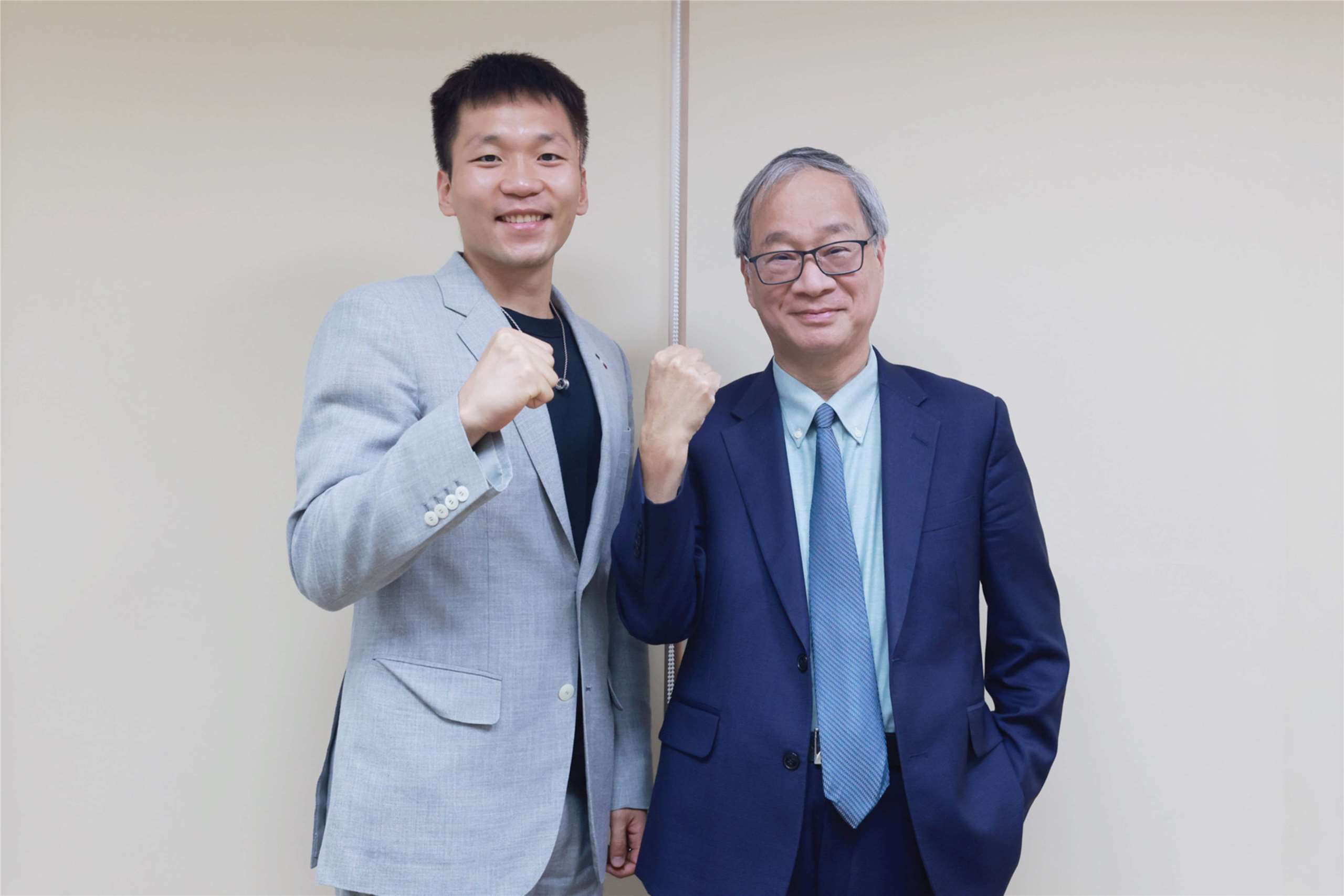 文化部長李遠(右)與運動部長李洋(左)首度會面，象徵「遠洋合作」，宣示文化部與運動部攜手啟動跨界新篇章。資料照片。(文化部提供)