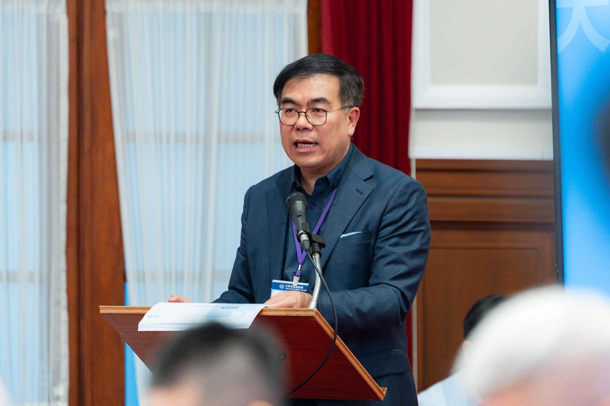 總統府「國家氣候變遷對策委員會」30日召開第五次會議，環境部長彭啓明表示，針對新興關注空氣污染物超細懸浮微粒(PM0.1)，台灣已參考國際作法進行相關監測，未來也將進一步加強管制。 (總統府提供)