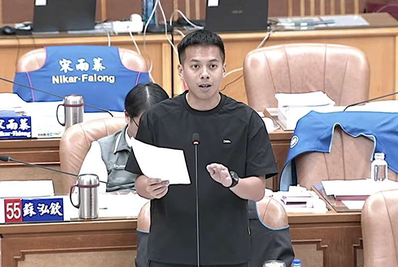 新北市議員馬見24日批評新北原民局漠視文化，否定原民族人多年推動部落正名的努力。(翻攝新北市議會YouTube)