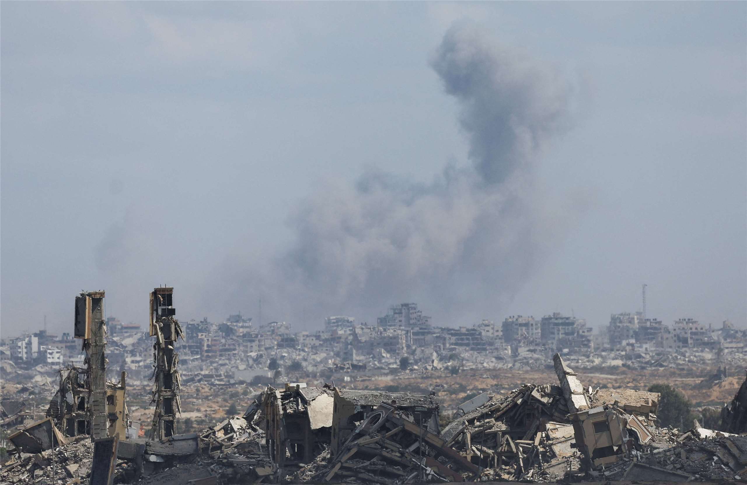 加薩民防機構9日通報，在巴勒斯坦伊斯蘭主義組織「哈瑪斯」（Hamas）與以色列才剛傳出宣布同意停火計畫後，當地發生了數起空襲。