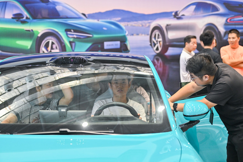 圖為2025海南金秋車展暨智能網聯新能源車展在海口開幕。（中新社提供）