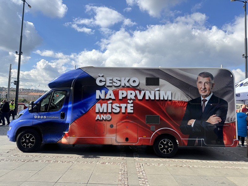 捷克國會大選在10月3日、4日登場。由捷克前總理巴比斯（Andrej Babis）領導的「不滿公民行動黨」（ANO）在民調中領先，被視為可能成為眾議院最大黨。