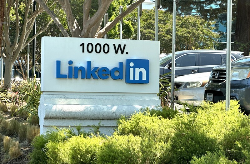 求職社群平台領英（LinkedIn）執行長羅斯蘭斯基在舊金山一場談話中強調，未來職場AI技能將比學位更具優勢。
