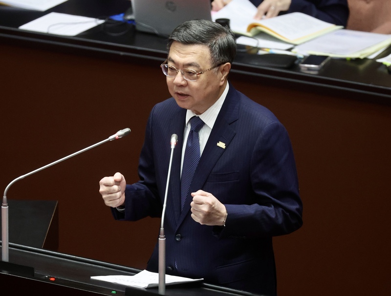 藍白在野黨團因不滿行政院未依法編列提高軍人待遇、警消退休金預算，揚言對明年度中央總預算案提出復議案。行政院長卓榮泰7日受訪時指出，政府從未忽視軍警消人員各項福利，盼行政院與立法院能就此事做更多討論。資料照。(圖:中央社)