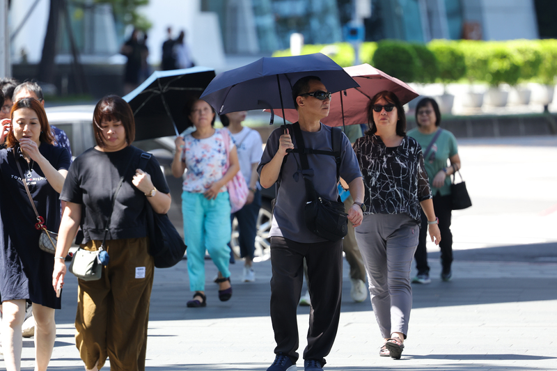 颱風哈隆清晨生成 高溫炎熱局部逾36度。(示意圖)