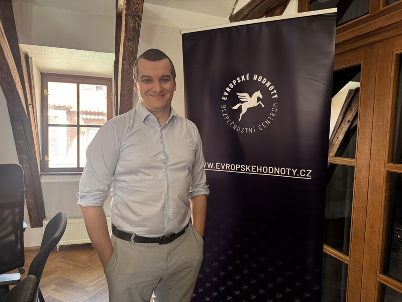 歐洲價值安全政策中心執行長楊雅嚳（Jakub Janda）分析，捷克未來在公開言辭上對台灣的支持可能減少，「關鍵在於台捷經貿合作能有多強。只要合作夠強，政治因素也不能損害」。