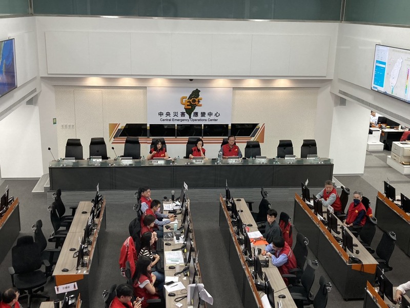 花蓮馬太鞍溪堰塞湖專案中央災害應變中心5日傍晚進行第29次工作會報暨情資研判會議，災變中心指
出，目前已完成馬太鞍溪5公尺高臨時土堤加高作業，預計11日完成臨水面噴凝土和鋼網。