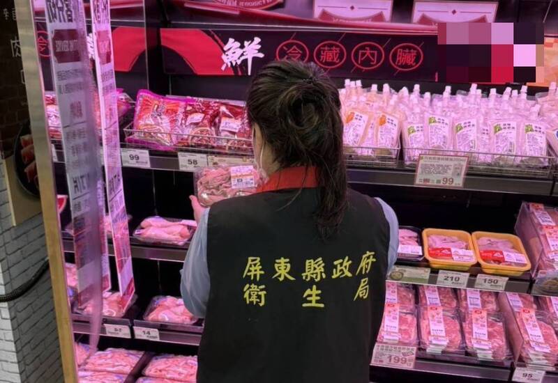 屏東百威食品公司黑心豬腸事件引發全台關注，屏東縣衛生局持續針對市場、餐廳等處的大腸相關產品加強查核。（屏東縣衛生局提供）