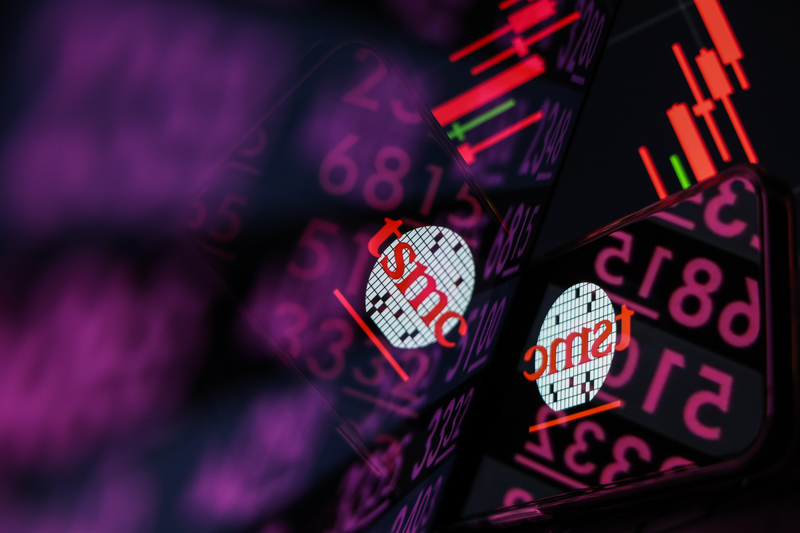 台北股市7日在秋節連假後開盤，台積電收盤再登1435元的新高。
