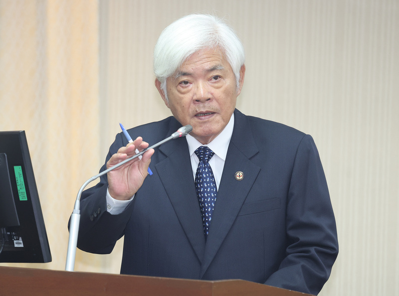 中選會6名委員任期至11月3日，但行政院尚未提名。就人事屆期問題，中選會主委李進勇（圖）8日說，很擔心，因為2026年底就要辦地方選舉，「如果這種狀況發生，真的會使中選會業務陷於停頓」；也鼓勵可能人選要勇於承擔。