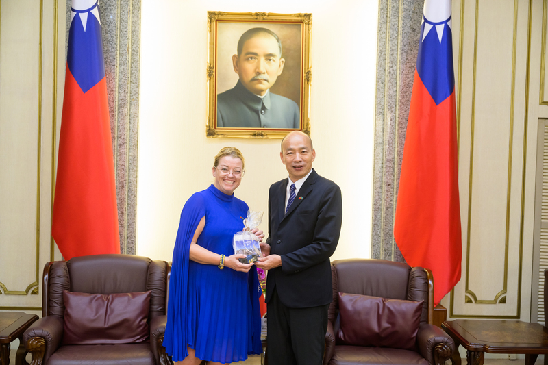 立法院長韓國瑜今天在立法院接見「台瑞典國會議員
協會（STPA）跨黨派訪問團」，期盼未來雙方持續深
化交流與合作，共創互惠共榮的新局。 
（立法院提供） 
