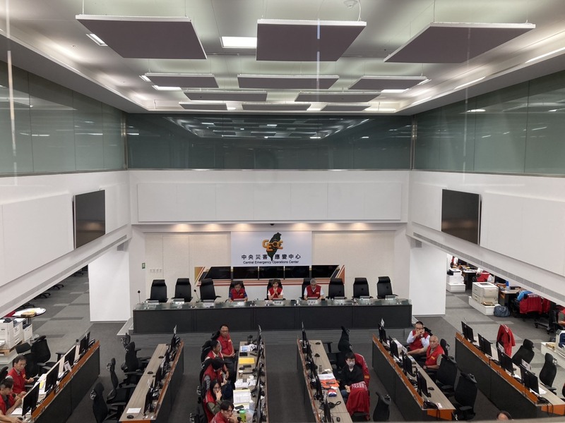 中央災害應變中心9日傍晚召開第33次工作會報暨情資研判會議。中央災害應變中心表示，中央仍持續協助花蓮縣政府制定馬太鞍溪堰塞湖疏散撤離應變計畫，不久也將在警戒範圍執行避難疏散演練。 (資料照／中央社)