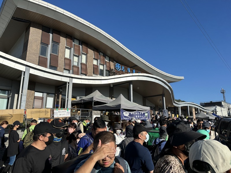 花蓮馬太鞍溪堰塞湖釀災，「鏟子超人」伸出援手，台鐵自救災9月24日開始到10月12日，光復站已近50萬人次進出，每天上午、傍晚時段都擠滿人潮。