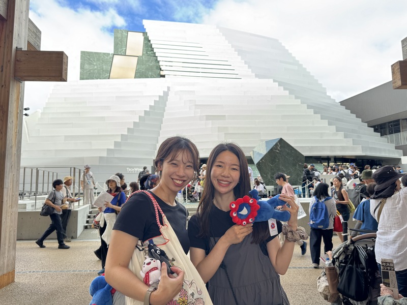 2025年世界博覽會（大阪世博）13日閉幕，日本民眾趕在最後一天來參觀TECH WORLD館。