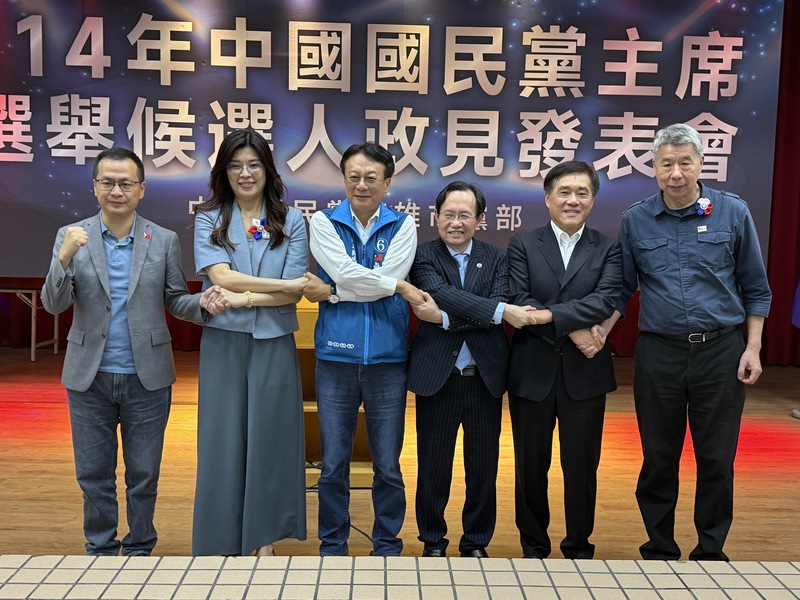 國民黨主席選舉18日投票，13日舉行候選人政見發表會高雄場，羅智強（左至右）、鄭麗文、卓伯源、蔡
志弘、郝龍斌、張亞中等6人均參加。