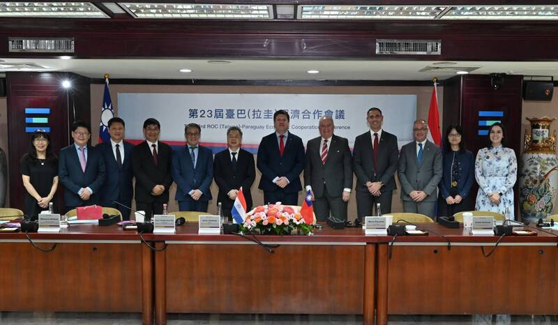 第23屆台巴（拉圭）經濟合作會議14日舉行，會後雙方簽署台巴再生能源產業發展合作備忘錄（MOU）。（經濟部提供）