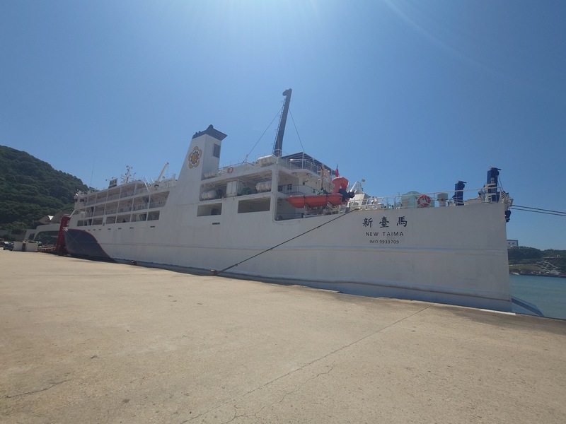 受秋颱效應與東北季風鋒面影響，台馬交通船「新台馬輪」（圖）基隆往返馬祖航班自18日起至27日預估停航，往東引、莒光的島際交通船也將停航多日。


