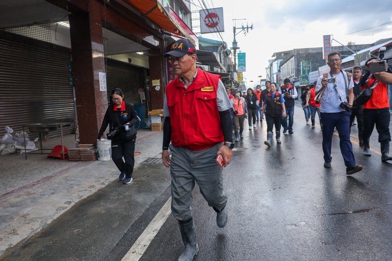 中央前進協調所總協調官季連成18日下午視察花蓮光復疏散撤離實兵演練，視察居民撤離情形。