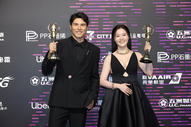 鳳小岳、楊小黎摘金鐘60迷你劇集男女主角。

