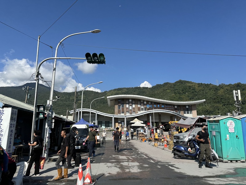 花蓮馬太鞍溪堰塞湖災後，受創嚴重的光復鄉街區逐漸復原，中央災害應變中心前進協調所將從「災後救援」轉為「重建復原」。