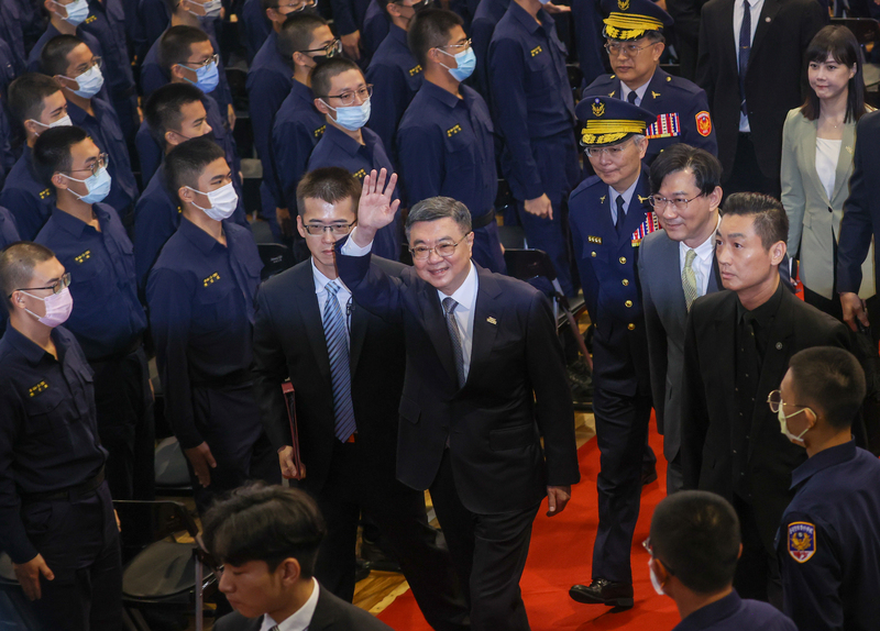 行政院長卓榮泰（中）22日出席台灣警察專科學校80週年校慶大會。