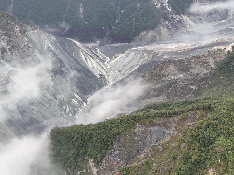 馬太鞍溪堰塞湖水位高程1019.6公尺，湖區面積12.6公頃，蓄水量為149.8萬噸，溢流破壞後至今水位高程已下降119.4公尺。資料照。（林業及自然保育署花蓮分署提供）