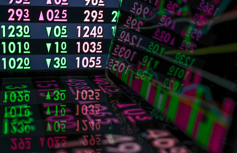 台積電尾盤股價翻黑，下跌5元，連帶影響台股指數下跌54.18點，收在28233.35點，成交值新台幣5581.89億元。示意圖。