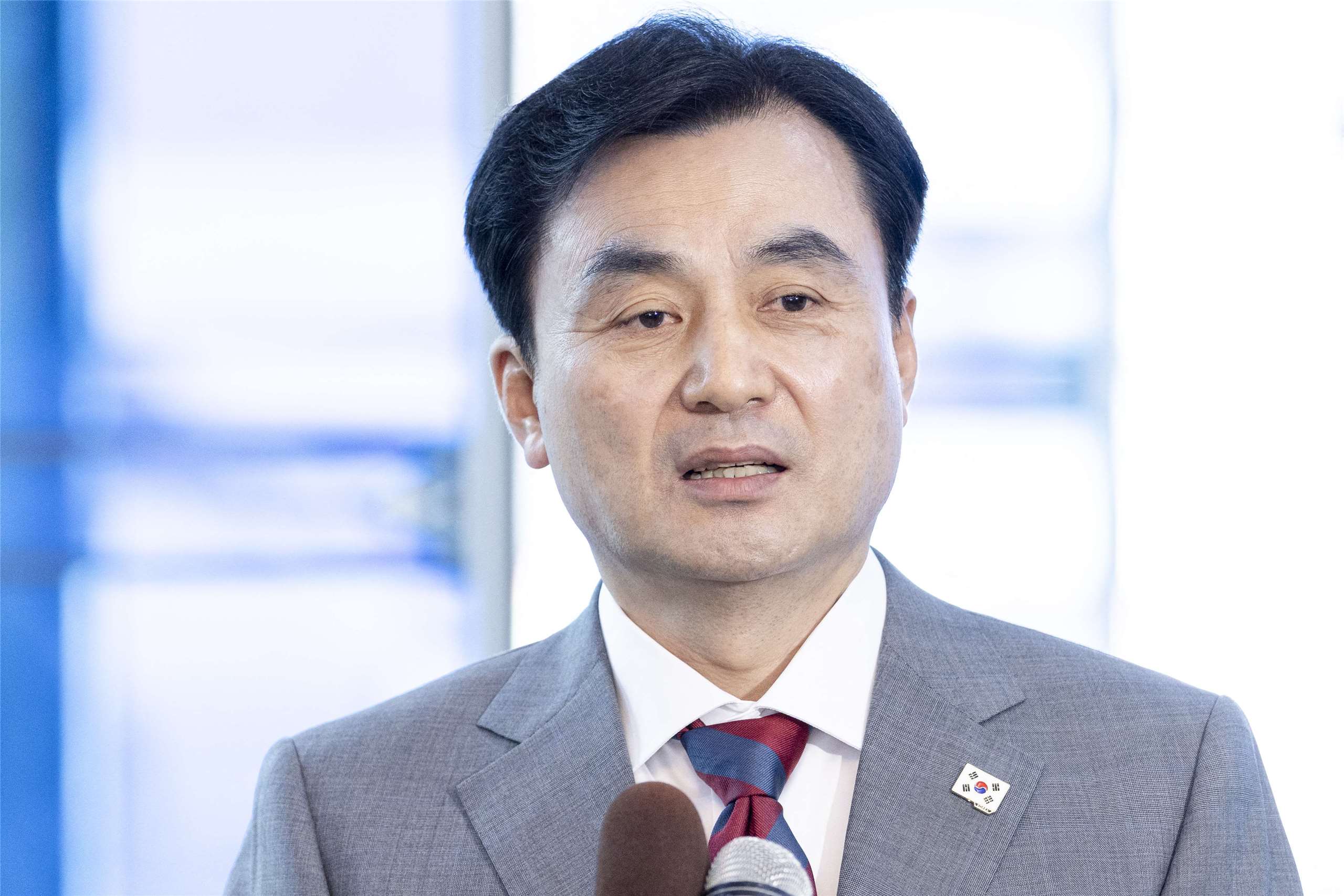 南韓國防部長安圭伯。(資料照片)