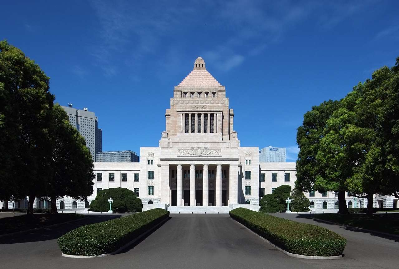 日本將於21日召開臨時國會。圖為國會議事堂。(資料照/Wiiii, CC BY-SA 3.0)