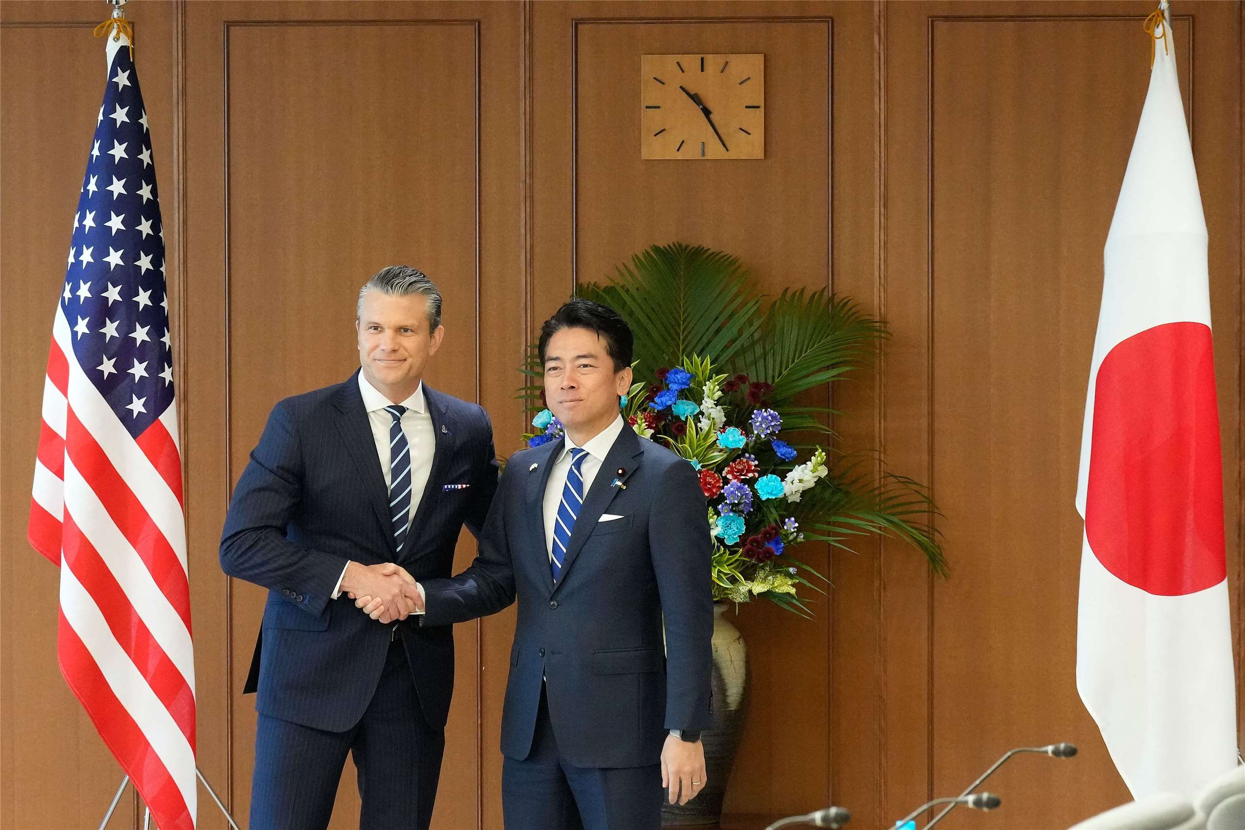 美國國防部長赫格塞斯(Pete Hegseth)29日在東京與日本防衛大臣小泉進次郎舉行會談。