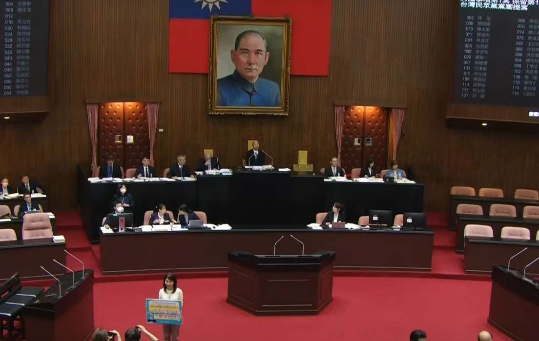 韌性特別預算案三讀 ，野盼行政機關盡速讓民眾普發現金。(翻攝國會頻道)