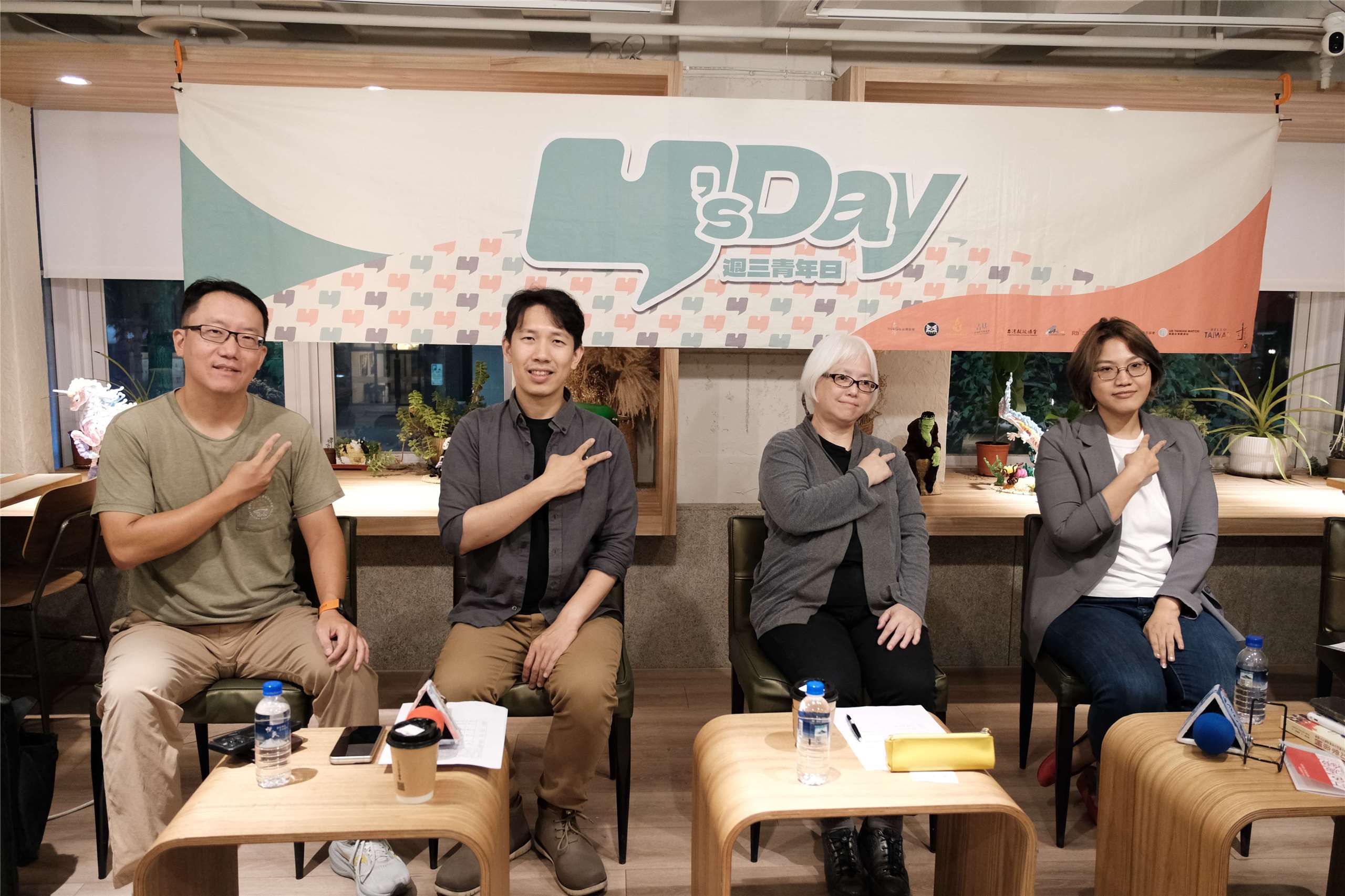 出版業者齊聚一堂，對於中國議題書籍銷量降低透露的訊息表達憂心。圖由左至右：王家軒、涂豐恩、黃秀如、郭玫岑。（圖：台灣智庫提供）