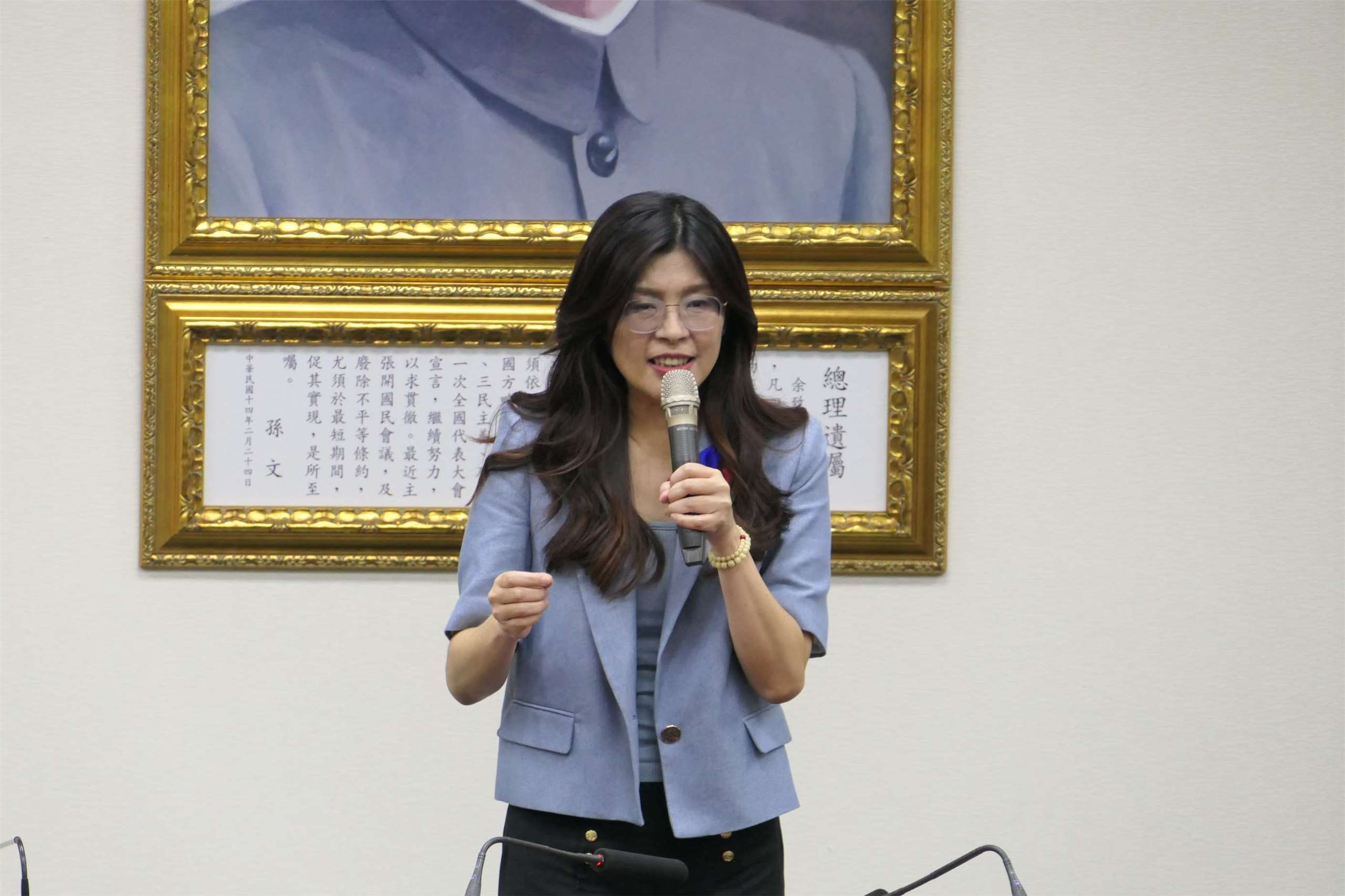 當選國民黨主席的前立委鄭麗文18日晚間到中央黨部發表勝選感言。(趙婉淳 攝)