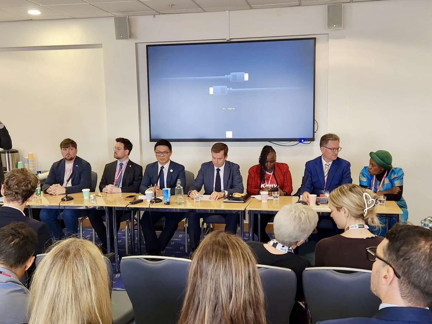 英國自由民主黨(Liberal Democrats)日前舉辦2025年大會，民進黨國際部主任陳文昊受邀與會，並於會中發表演說，強調台灣經驗證明民主可在威權挑戰下茁壯 。(圖：民進黨提供)