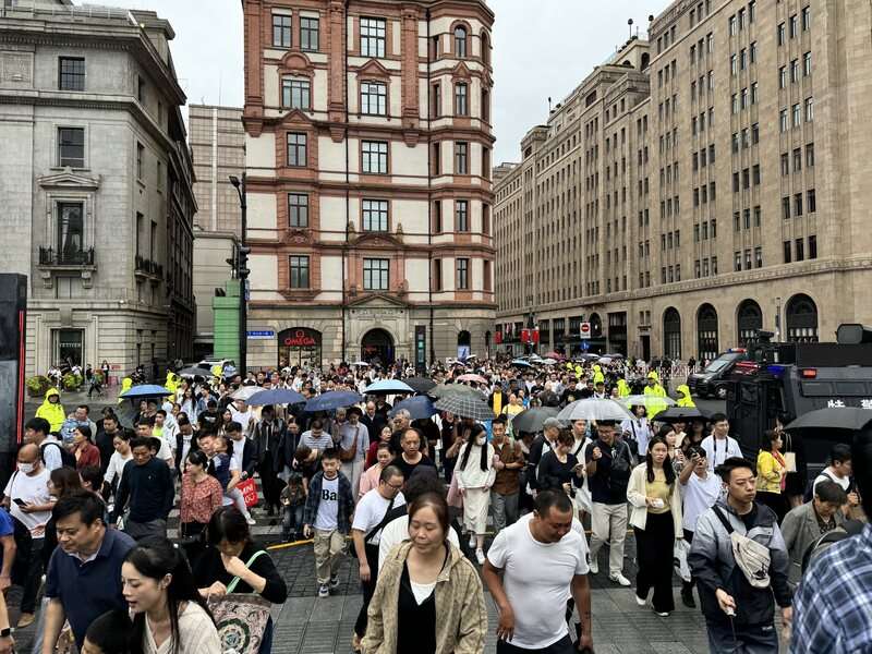 中國今年「十一」有8天長假，綜合旅遊平台的統計，中國民眾出境旅遊的預訂量較去年同期暴漲130%。