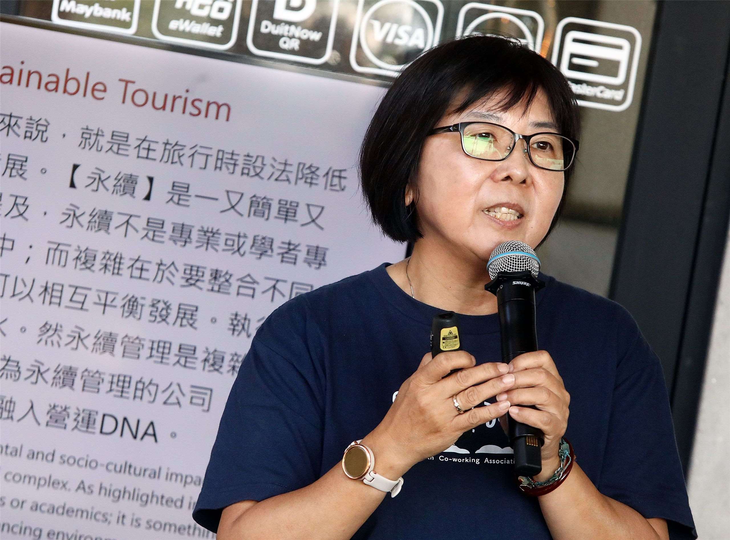 王貞儒老師以澎湖石滬文化再生為例，說明如何讓文化遺產成為推動地方經濟的力量，啟發馬來西亞島嶼思考屬於自己的永續藍圖。（張欣薇攝）