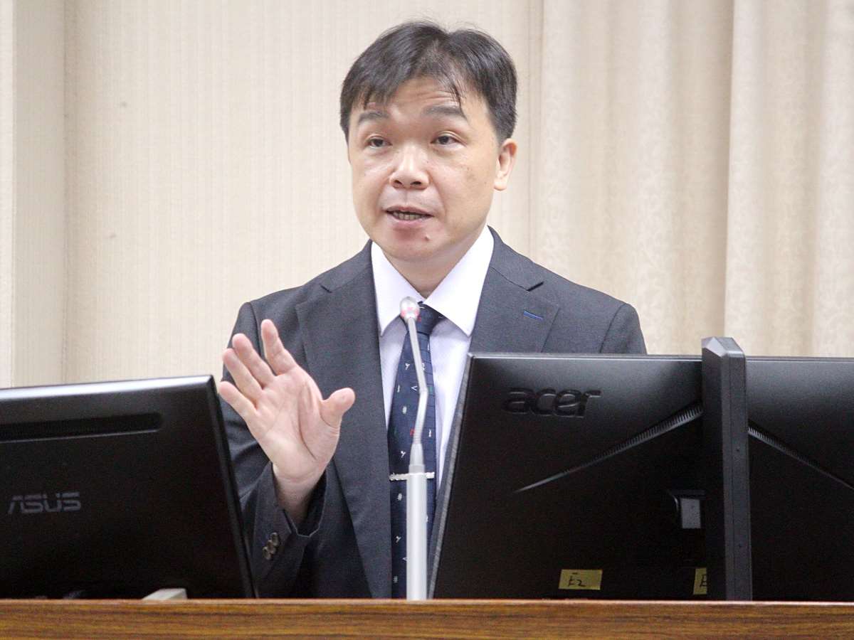 針對錢姓陸配在華碩公司宣揚武統行為，陸委會副主委沈有忠30日在立法院答詢表示，政府與在8月下旬已廢止其台灣戶籍 (央廣記者王照坤 攝)