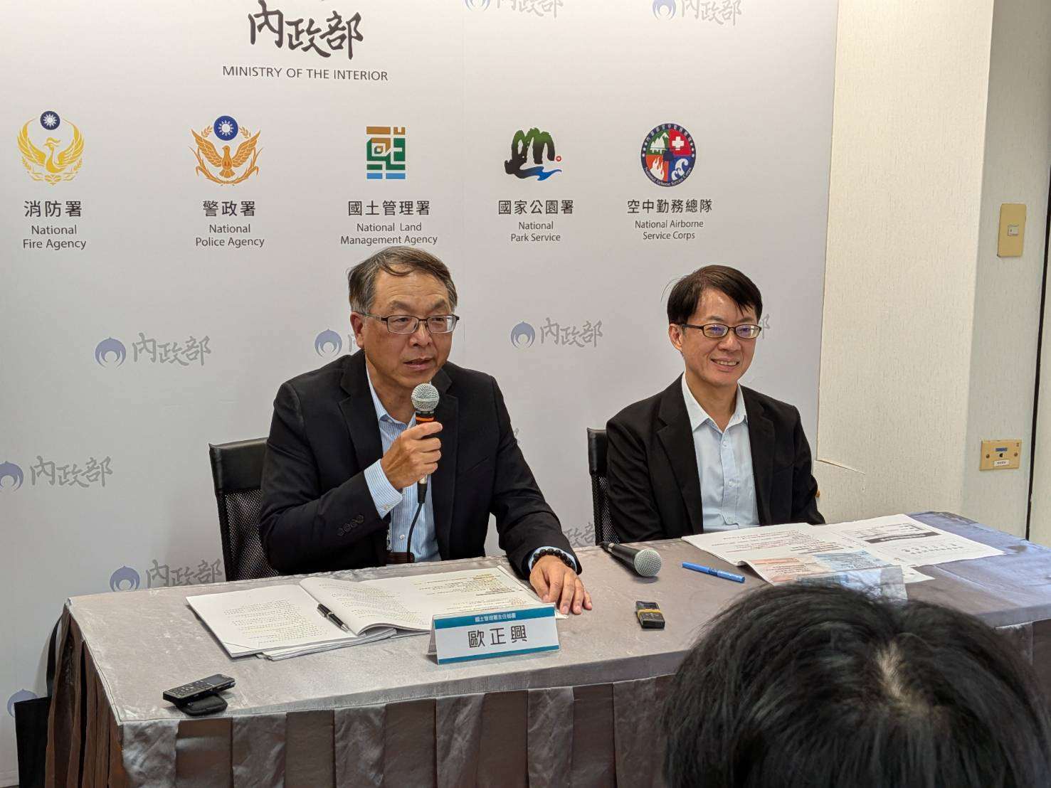 內政部國土管理署30日說明「老宅延壽機能復新計劃」，預計3年內協助國內500棟30年以上住宅建物進行修繕，預計2025年年底以前正式上路。(楊仁翔 攝)