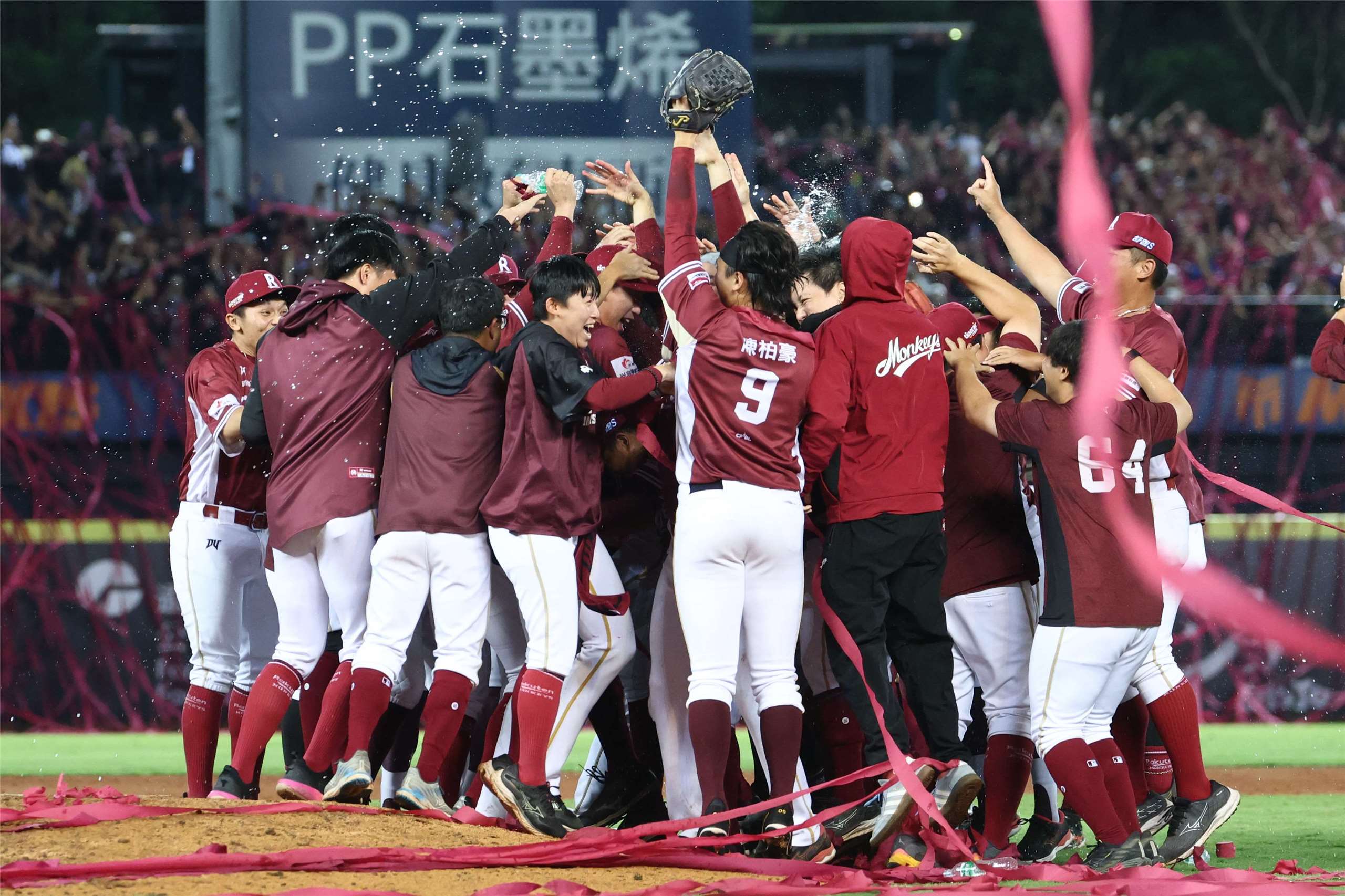 樂天奪冠慶祝 球團提供