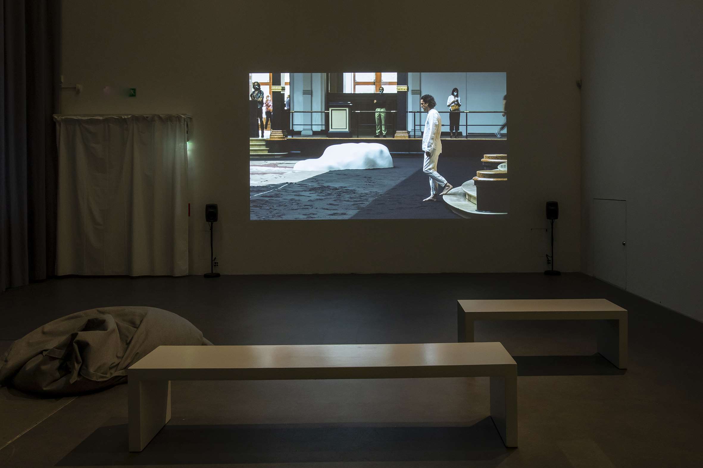 2025年瑞典馬默爾現代美術館《願君安好，李明維》展場照。(瑞典馬默爾現代美術館提供／Helene Toresdotter攝影)