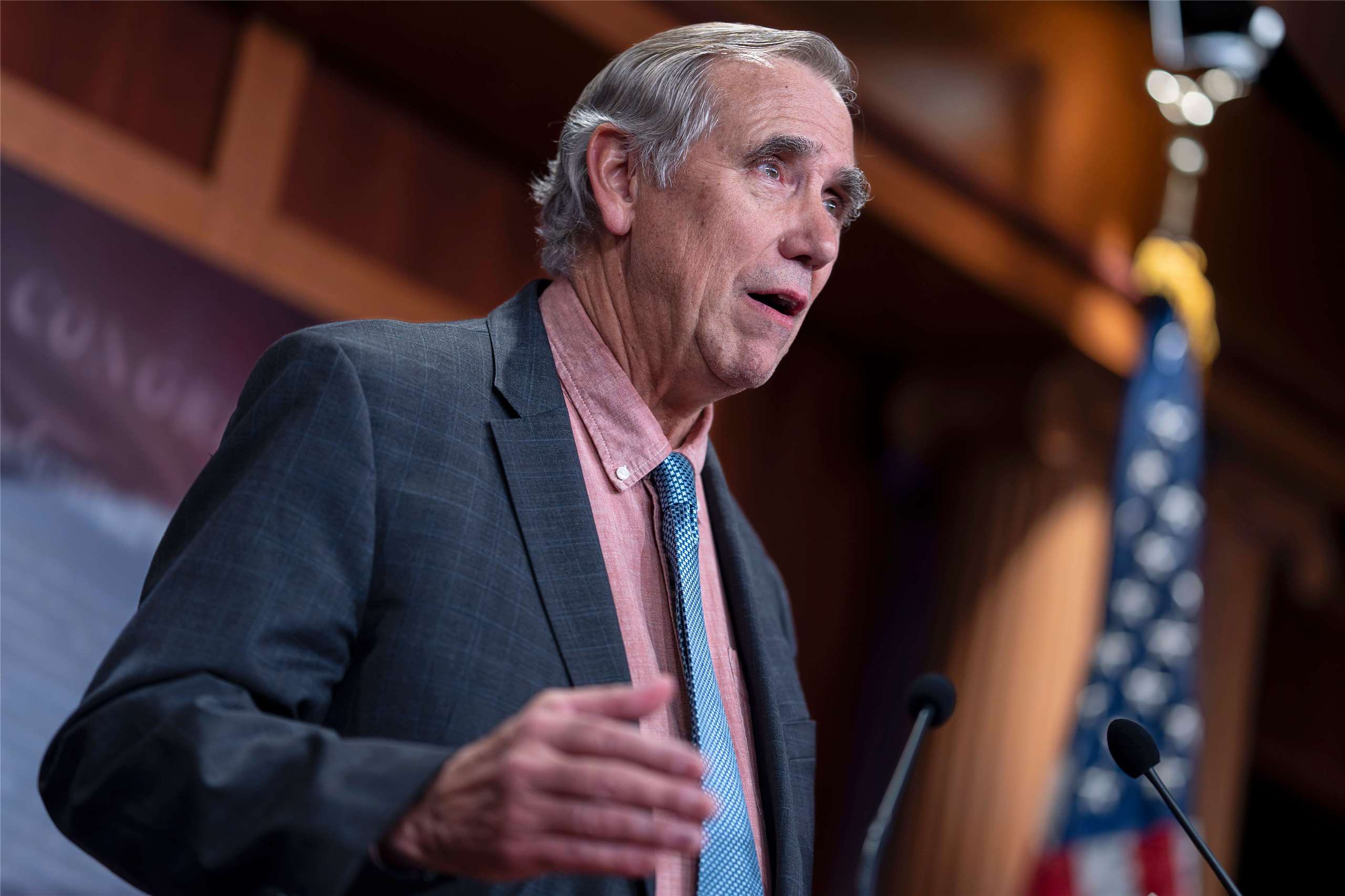 美國民主黨籍奧勒岡州參議員默克利(Jeff Merkley)，從21日晚間6點21分到22日晚間5點發表了超過22小時的演說。(美聯社/達志影像)
