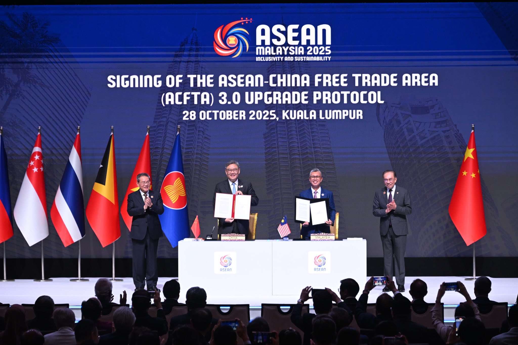 中國東協28日在吉隆坡簽署自貿區3.0版議定書。 (圖:X@ASEAN)