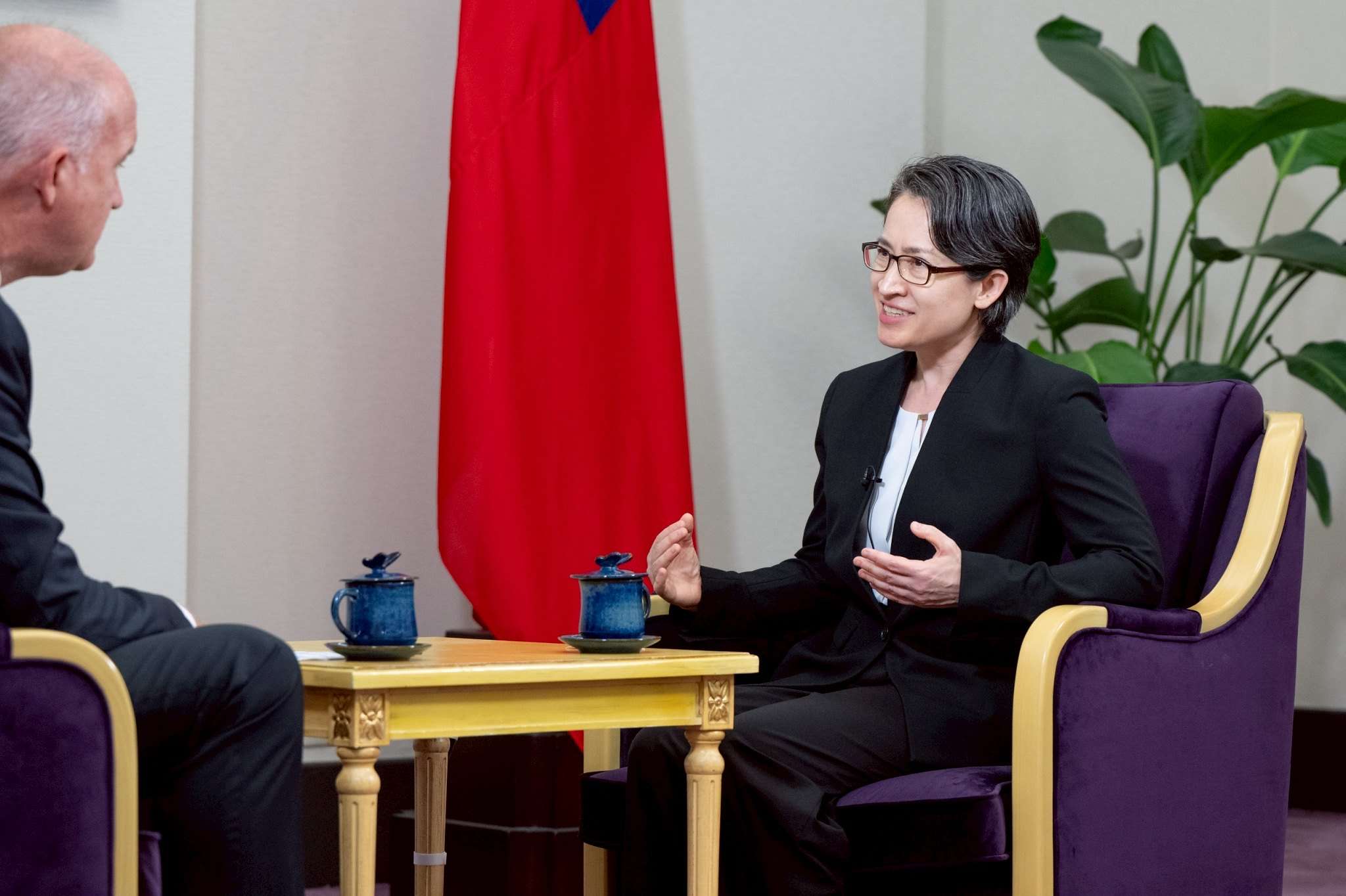 副總統蕭美琴(右)日前接受「加拿大廣播公司」(CBC)專訪。(總統府提供)