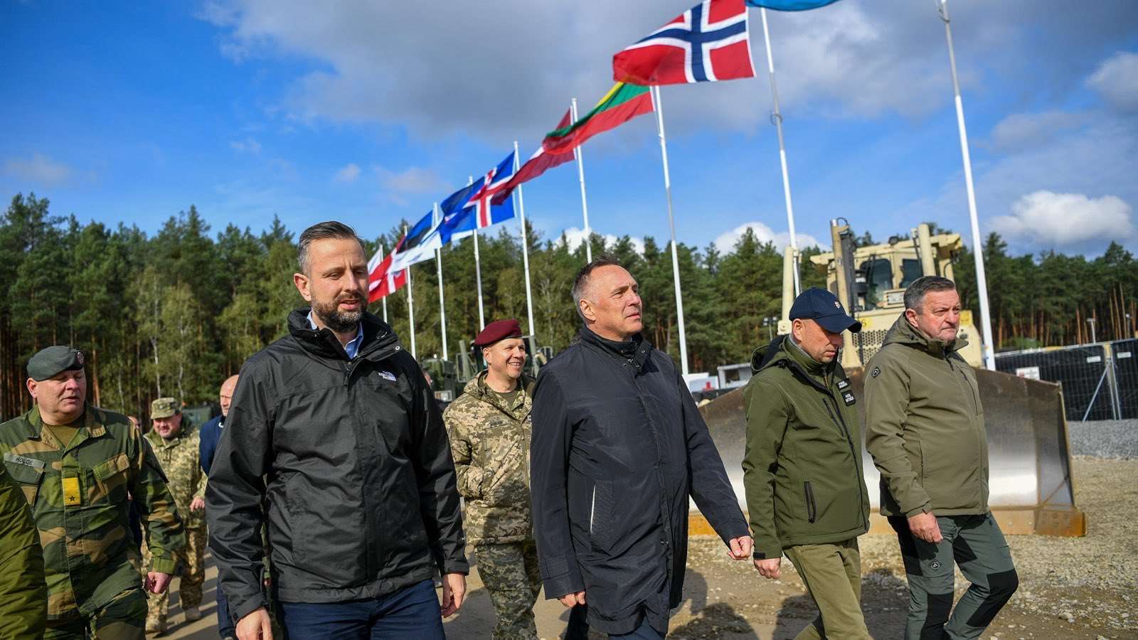 挪威於波蘭啟用烏克蘭軍事訓練基地。 (圖:X@KosiniakKamysz)
