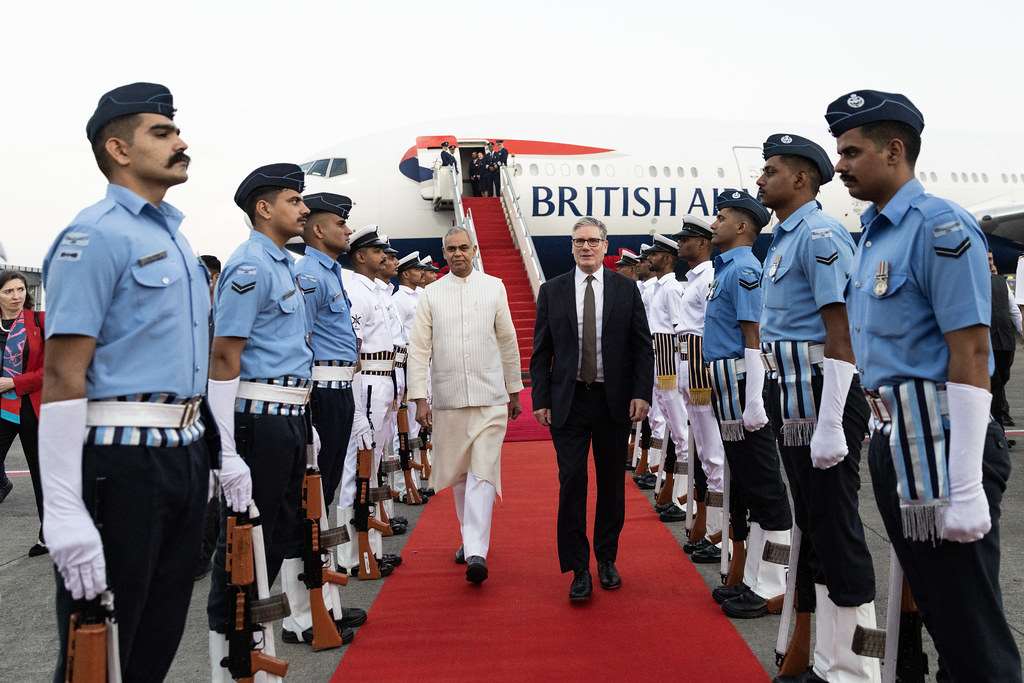 英國首相施凱爾(Keir Starmer)8日抵達印度訪問。 (圖:英首相府)