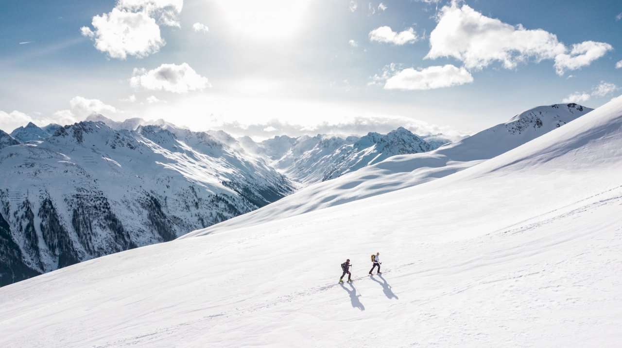 中國十一長假暴雪突襲聖母峰，一度近千登山客受困。示意圖。(翻攝自Pexels.com)
