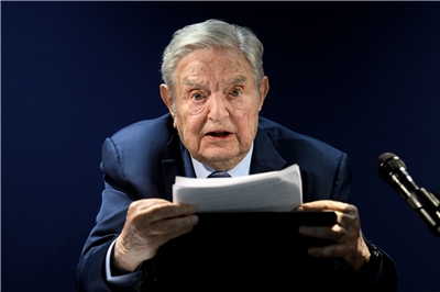 貨幣投資大亨索羅斯(George Soros)旗下的基金長期支助美國民主黨與國際非政府組織，川普(Donald Trump)政府將調查涉及不法的說法甚囂塵上。圖為索羅斯(George Soros)檔案照。