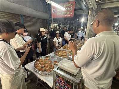 位於民雄市場的「勝珍馨」餅舖，傳承百年古早味。(Rti)