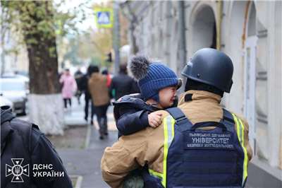俄羅斯對烏克蘭全國多地發動大規模無人機與飛彈襲擊，造成至少6人死亡。(FB@zelenskyy.official)