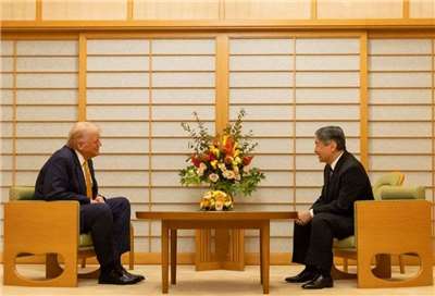 日本德仁天皇27日在皇居御所會見來訪的美國總統川普(Donald Trump)。 (圖:白宮)